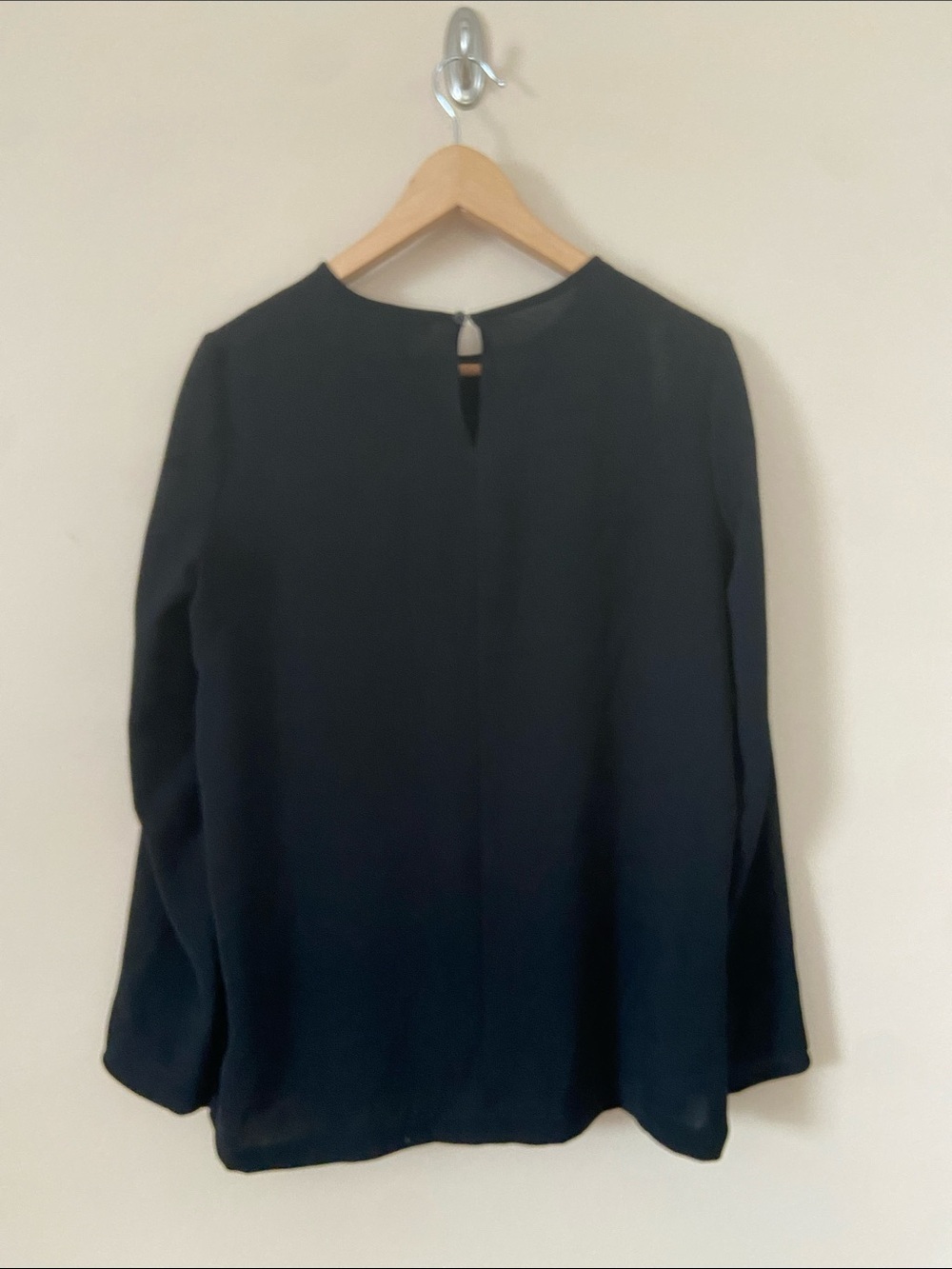 Max Mara Long Sleeve Blouse Side Slit Round
Neck Silk Blend Top Size 2 - Picture 6 of 7